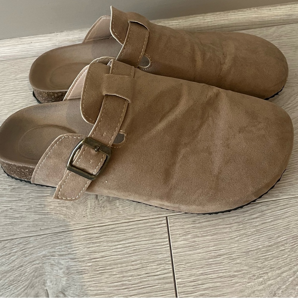 Women’s Boston clogs closed toe Birkenstock size 9